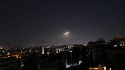 ПВО Сирии отразило ракетную атаку Израиля на аэродром в Хомсе - eadaily.com - США - Сирия - Израиль - Сана