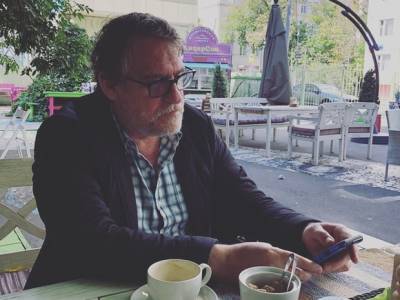 Валерий Гаркалин - «КП»: Врачи были вынуждены подключить актера Гаркалина к аппарату ЭКМО - rosbalt.ru
