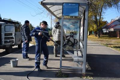 Бригады МУ «Пассажирские перевозки» приводят в порядок остановочные павильоны Тамбова - tambov.mk.ru - Тамбов