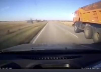 Опубликовано видео погони со стрельбой под Самарой – нетрезвый водитель КАМАЗа уходил от полиции - bloknot.ru - Самара - Самарская обл. - Камаз