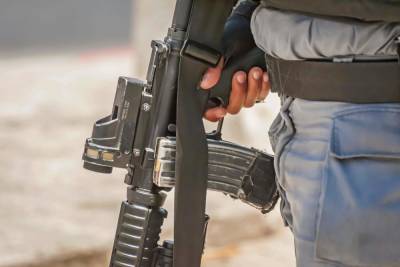 Офицер полиции направил винтовку на безоружных на свадьбе в Маджд аль-Круме - news.israelinfo.co.il - округ Северный