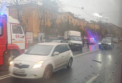 Питер Онлайн - В Невском районе произошла авария с участием четырех автомобилей - online47.ru - Санкт-Петербург - р-н Невский