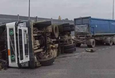 Водителя грузовика госпитализировали в результате ДТП в Гатчинском районе - online47.ru - Ленинградская обл. - Санкт-Петербург - р-н Невский - район Гатчинский