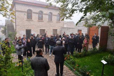 Дипломаты и иностранные журналисты посетили исторические и религиозные памятники в городе Шуша (ФОТО) - trend.az - Азербайджан - Шуша