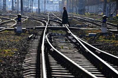 Россиянка бросила машину с ребенком на железнодорожном переезде - lenta.ru - Приморье край - Уссурийск