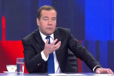 Дмитрий Медведев - Медведев счел отказ от вакцинации асоциальным поведением - lenta.ru - Россия