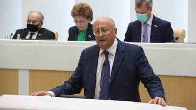Александр Гинцбург - Гинцбург сообщил об отсутствии побочных эффектов у привитых трижды от COVID-19 - vm.ru - Россия