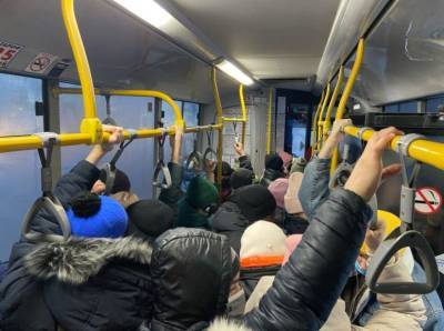 Новосибирцы пожаловались на давку в автобусах и метро в нерабочий понедельник 1 ноября - sib.fm - Новосибирск