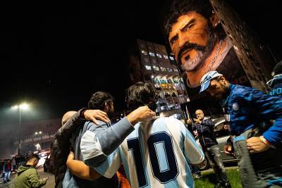Диего Марадон - В Аргентине почтили память Марадоны в день его рождения - tvc.ru - Аргентина