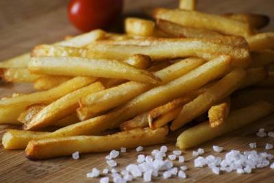 Названы часто употребляемые продукты, вызывающие деменцию - mk.ru