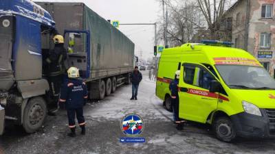 В Новосибирске дальнобойщик погиб за рулём фуры МАЗ - sib.fm - Новосибирск - район Железнодорожный