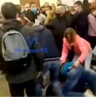 В Киеве в очереди на вакцинацию устроили драку. Видео - vlasti.net - Киев