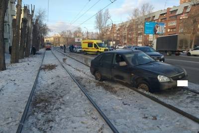 В Екатеринбурге отправили в колонию водителя, сбившего насмерть отца с ребенком - znak.com - Екатеринбург - Свердловская обл.