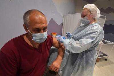 Александр Соловьев - Житель Екатеринбурга вакцинировался два раза подряд ради QR-кода - argumenti.ru - Екатеринбург