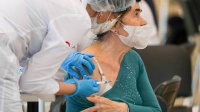 Анна Попова - Попова: Доля заболевших COVID-19 после полной вакцинации не превышает 5% - mir24.tv - Россия
