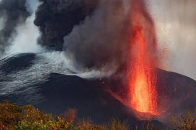 Разбушевавшийся вулкан Ла-Пальма предложили разбомбить - techno.bigmir.net