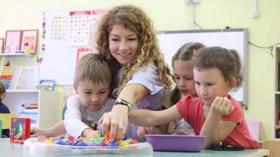 Эксперт рассказал, какие методы помогут дошкольникам эффективно изучить английский - vm.ru - Москва