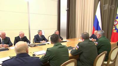 Владимир Путин - Владимир Путин провел большое совещание с руководством Минобороны и представителями ОПК - 1tv.ru - Россия