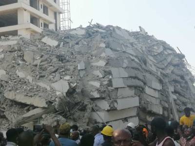 По меньшей мере 3 человека погибли в результате обрушения высотного здания в Нигерии - unn.com.ua - Украина - Киев - Нигерия - Лагос
