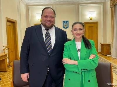 Владимир Зеленский - Дмитрий Разумков - Петр Порошенко - Андрей Ермак - Руслан Стефанчук - Алеся Бацман - Кто победит Зеленского, Ермак, Разумков, Порошенко, олигархи, вес и диеты, жена. Интервью Бацман со Стефанчуком. Трансляция - gordonua.com - Украина