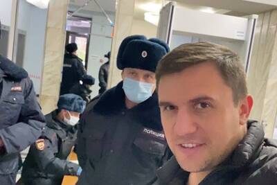 Николай Бондаренко - Суд оштрафовал депутата Бондаренко за хулиганство - lenta.ru - Россия - Саратов