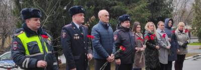 В Красногорске почтили память полицейских, которые погибли при выполнении служебных обязанностей - runews24.ru - Россия - Красногорск
