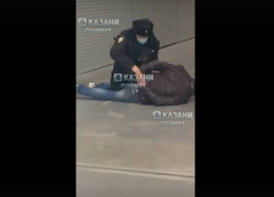 На рынке в Татарстане полицейские жестко задержали семью за отсутствие масок - province.ru - респ. Татарстан - Казань