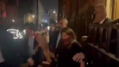 Под улюлюканье палестинцев и их друзей: посла Израиля вывели с мероприятия в Лондоне - vesty.co.il - Англия - Израиль - Лондон