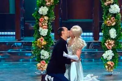 Денис Дорохов - Против ТНТ возбудили дело из-за поцелуя мужчин в шоу «Игра» - 7info.ru