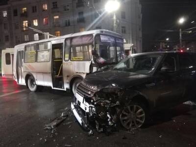 В Челябинске в ДТП с тремя легковушками и автобусом пострадали три человека - znak.com - Челябинск