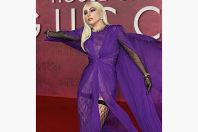 Леди Гага - Внешний вид Леди Гаги на премьере фильма вызвал споры в сети - lenta.ru - США - Лондон