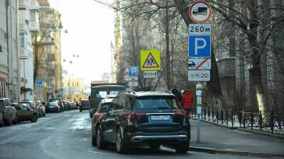 Ноутбук и 1,5 миллиона рублей украли из иномарки на северо-востоке Москвы - vm.ru - Москва