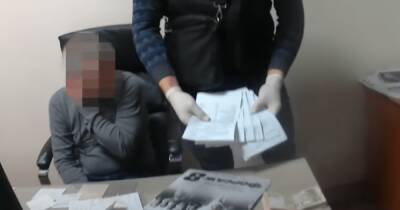 В Днепре семейного врача поймали на взятке за выдачу поддельных COVID-документов - focus.ua - Украина