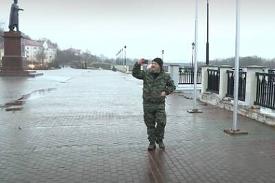 Россиянин преодолел пешком 25 тысяч километров и остановился в Смоленске - lenta.ru - Смоленск - Анапа - респ. Дагестан - Архангельск - Владивосток - респ. Калмыкия - Ставрополь - Псков - Великий Новгород