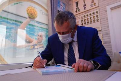 Александр Дрозденко - Александр Дрозденко посетил фан-клуб ватерполисток «КИНЕФ-Сургутнефтегаз» - ivbg.ru - Украина - Ленинградская обл. - Белград