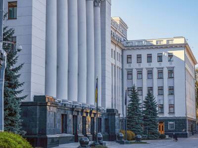 Дмитрий Разумков - Арсен Аваков - Арсений Яценюк - Михаил Подоляк - "Авака брешет, а караван идет". В Офисе Зеленского ответили экс-главе МВД за обвинения в фейках - gordonua.com - Украина