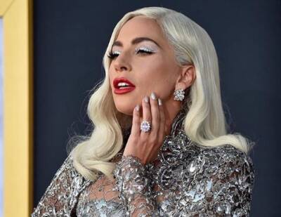 Леди Гага - Джо Байден - Леди Гага пела на инаугурации Джо Байдена в наряде из пуленепробиваемой ткани - vm.ru - США