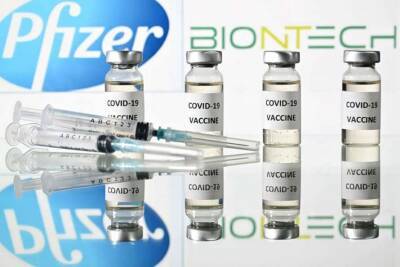 Альберт Бурла - Как часто придется делать прививки от коронавируса, спрогнозировал глава Pfizer - lenta.ua - США - Украина