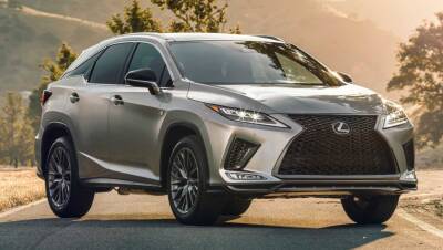 Lexus - Кроссовер Lexus RX стал самым продаваемым премиальным автомобилем в России - avtonovostidnya.ru - Россия