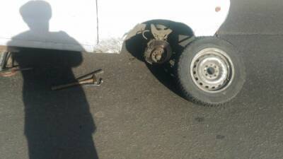 В Челябинске женщина, стоявшая на остановке, погибла из-за отлетевшего от машины колеса - nakanune.ru - Челябинск