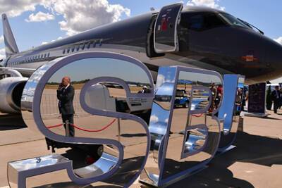 Денис Мантуров - Superjet объединили с Aurus - lenta.ru - Dubai