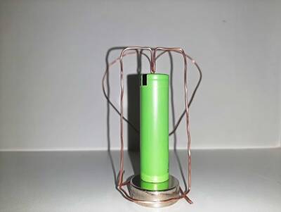 Простейший электродвигатель из батарейки и магнита: Эксперименты - techno.bigmir.net