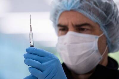 Александер Шалленберг - Австрийцев без прививки от коронавируса обещали отправить на карантин - lenta.ru - Австрия - Reuters
