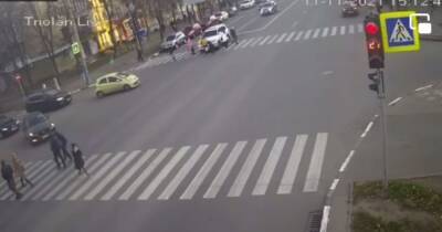 Денис Монастырский - Наезд на детей в Харькове: полиция проверяет виновника ДТП на наличие наркотиков (видео) - focus.ua - Украина - Харьков