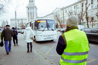 Накануне коронавирусных послаблений в Воронеже провели рейд по соблюдению масочного режима - gorcom36.ru - Воронеж