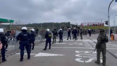 Опубликовано видео прорыва мигрантов в Польшу из Белоруссии - iz.ru - Израиль - Белоруссия - Польша - Twitter