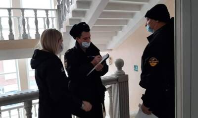 Ни дня без скандала. Депутатов от оппозиции не пустили в райсовет Челябинска - znak.com - Россия - Челябинск