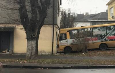 В Луцке маршрутка въехала в жилой дом - korrespondent.net - Украина - Луцк