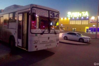 Пассажира выгнали из автобуса за отказ платить наличкой в Новосибирске - novos.mk.ru - Новосибирск