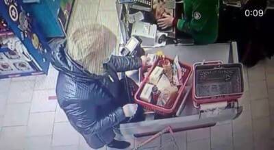В Чувашии задержали женщину, которая украла кошелек в магазине - pg21.ru - респ. Чувашия - Чебоксары